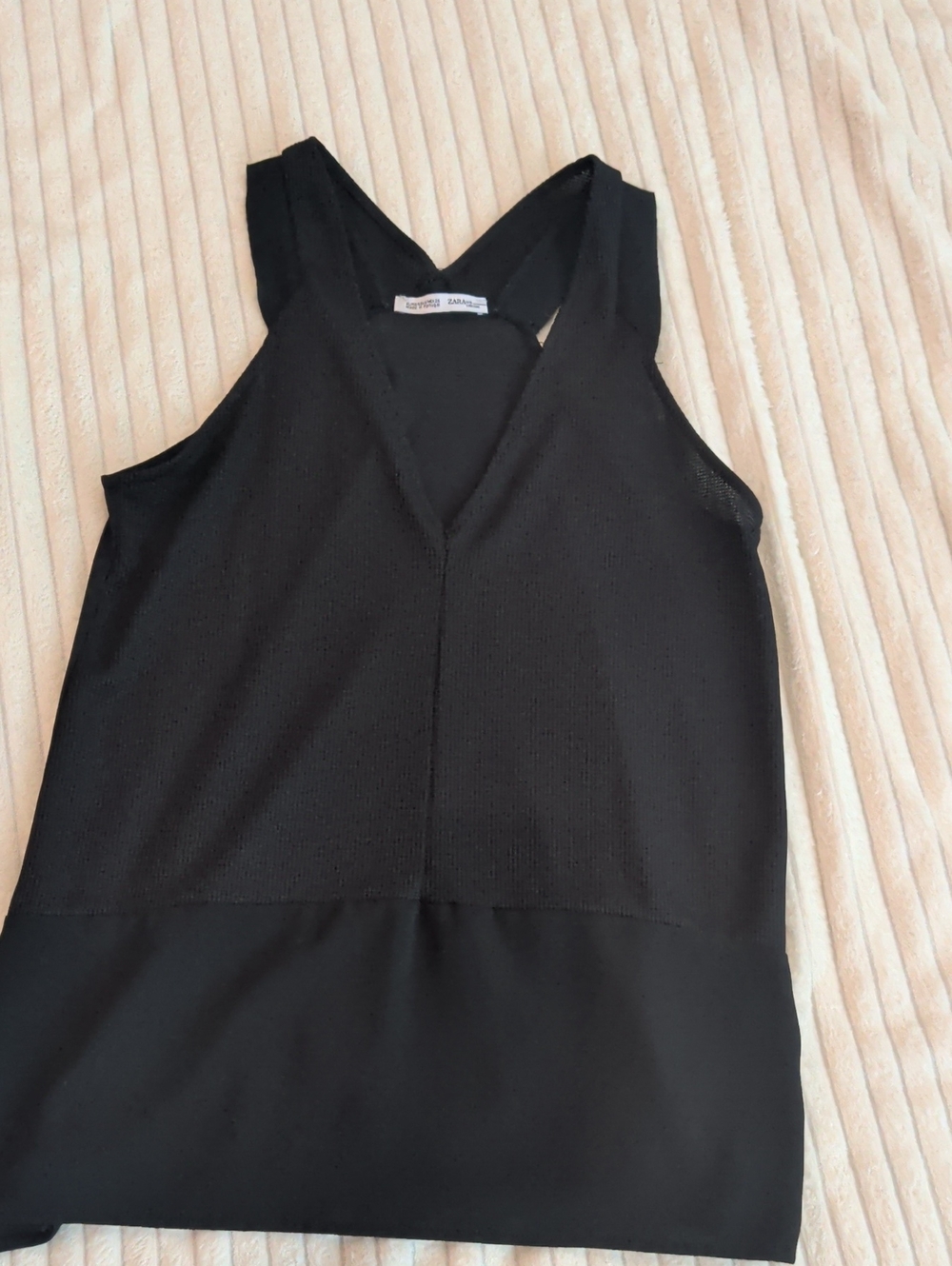 Zara Sleeveless V-Neck Tank Top